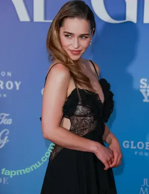 Emilia Clarke / clarkeyxo / emilia_clarke nude photo #0083