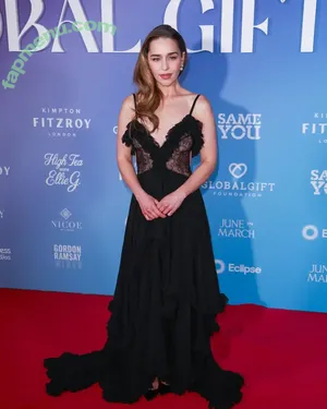 Emilia Clarke / clarkeyxo / emilia_clarke nude photo #0109