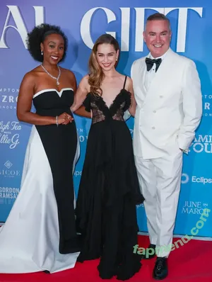 Emilia Clarke / clarkeyxo / emilia_clarke nude photo #0123