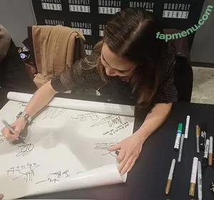 Emilia Clarke / clarkeyxo / emilia_clarke nude photo #0135