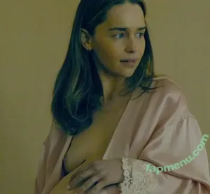 Emilia Clarke / clarkeyxo / emilia_clarke nude photo #0138