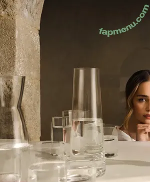 Emilia Clarke / clarkeyxo / emilia_clarke nude photo #0143