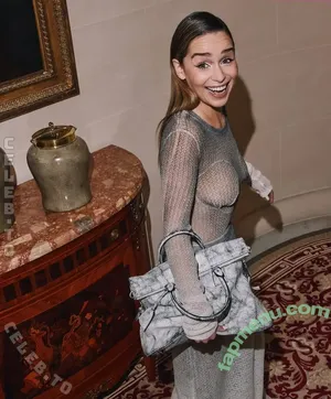 Emilia Clarke / clarkeyxo / emilia_clarke / emiliaclarke / emiliaclarkecentral nude photo #0172