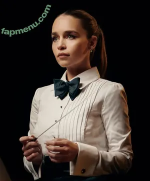 Emilia Clarke / clarkeyxo / emilia_clarke / emiliaclarke / emiliaclarkecentral nude photo #0185