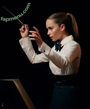 Emilia Clarke / clarkeyxo / emilia_clarke / emiliaclarke / emiliaclarkecentral nude photo #0187