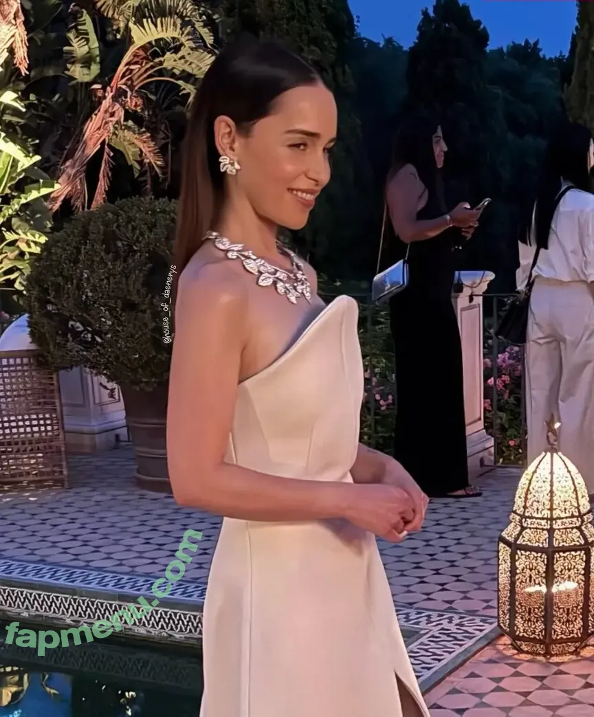 Emilia Clarke nude photo #0002 (clarkeyxo / emilia_clarke)