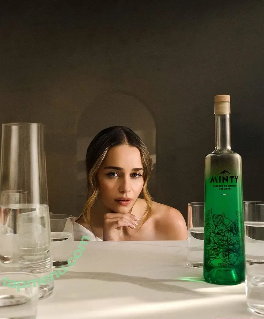 Emilia Clarke nude photo #0144 (clarkeyxo / emilia_clarke)