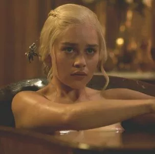 Emilia Clarke / clarkeyxo / emilia_clarke / emiliaclarke nude photo #1179