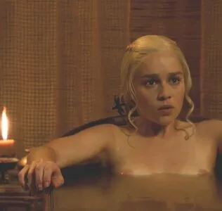 Emilia Clarke / clarkeyxo / emilia_clarke / emiliaclarke nude photo #1181