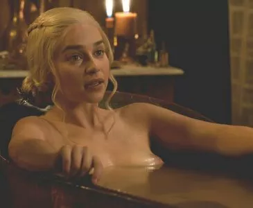 Emilia Clarke / clarkeyxo / emilia_clarke / emiliaclarke nude photo #1184