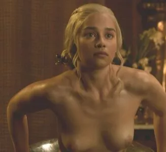 Emilia Clarke / clarkeyxo / emilia_clarke / emiliaclarke nude photo #1191