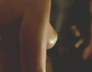 Emilia Clarke / clarkeyxo / emilia_clarke / emiliaclarke nude photo #1203