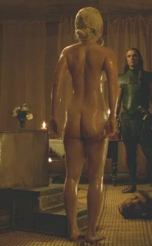 Emilia Clarke / clarkeyxo / emilia_clarke / emiliaclarke nude photo #1204