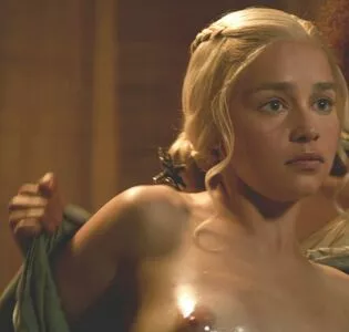 Emilia Clarke / clarkeyxo / emilia_clarke / emiliaclarke nude photo #1207