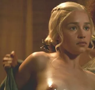 Emilia Clarke / clarkeyxo / emilia_clarke / emiliaclarke nude photo #1208