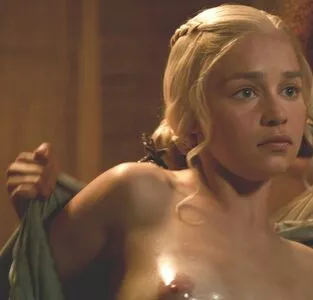 Emilia Clarke / clarkeyxo / emilia_clarke / emiliaclarke nude photo #1209