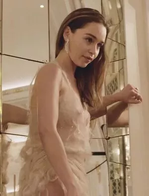 Emilia Clarke / clarkeyxo / emilia_clarke / emiliaclarke nude photo #1421