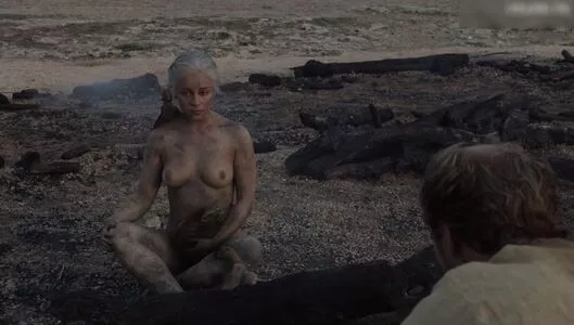 Emilia Clarke / clarkeyxo / emilia_clarke / emiliaclarke nude photo #1609