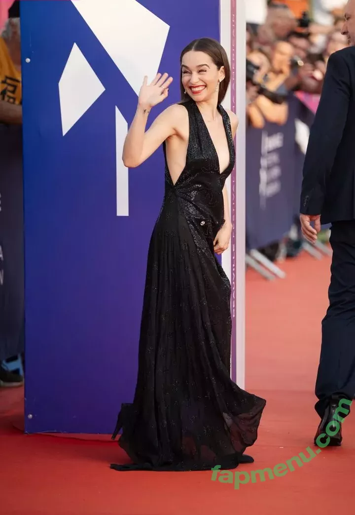 Emilia Clarke nude photo #1167 (clarkeyxo / emilia_clarke / emiliaclarke)