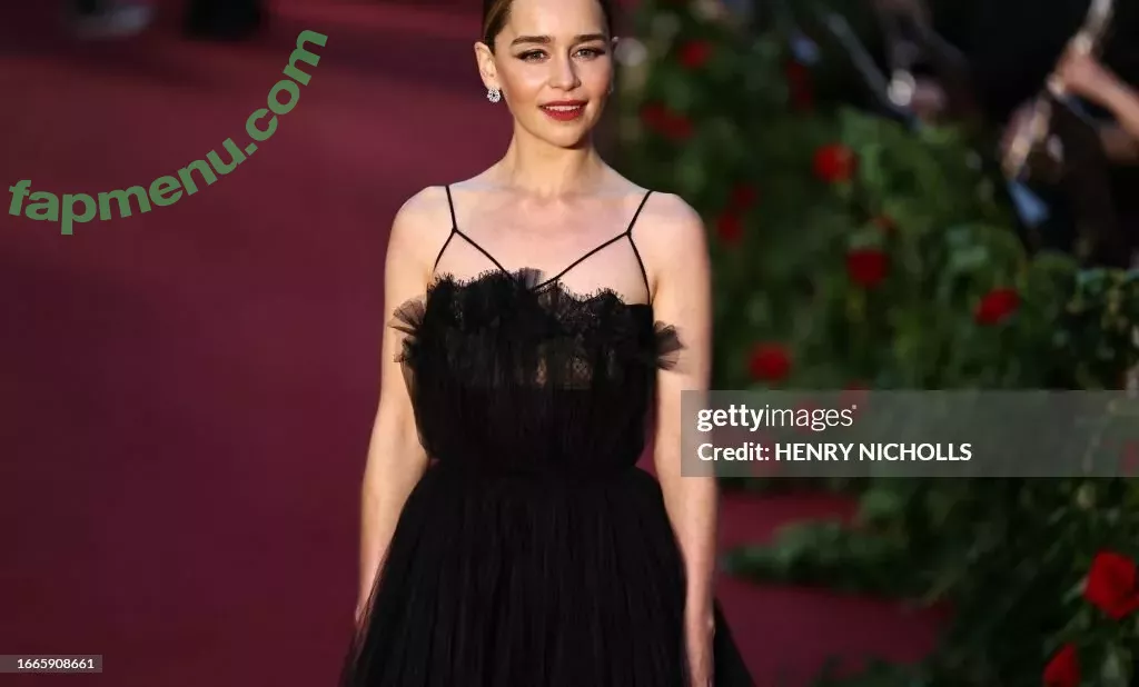 Emilia Clarke nude photo #1213 (clarkeyxo / emilia_clarke / emiliaclarke)