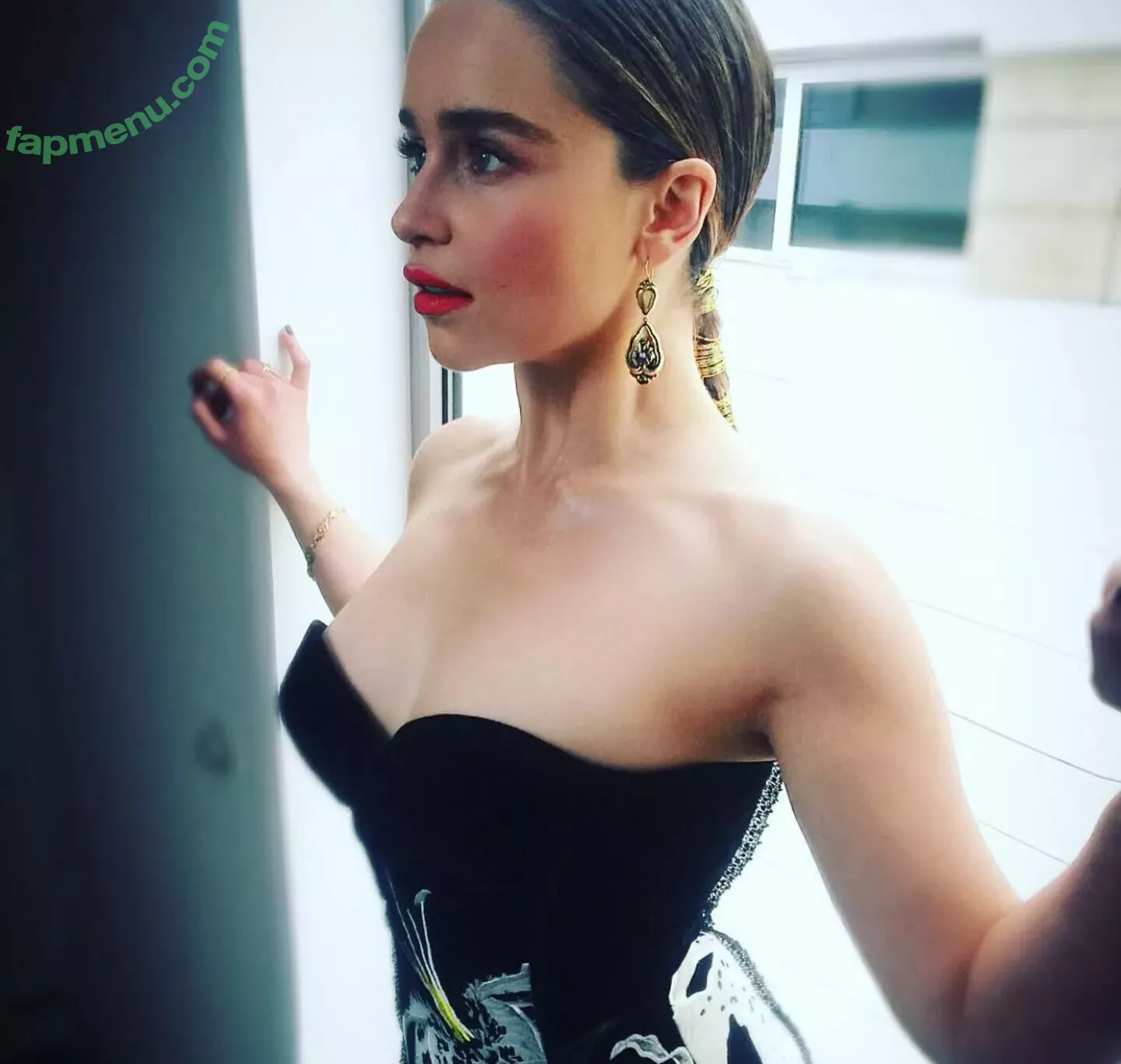 Emilia Clarke nude photo #1293 (clarkeyxo / emilia_clarke / emiliaclarke)