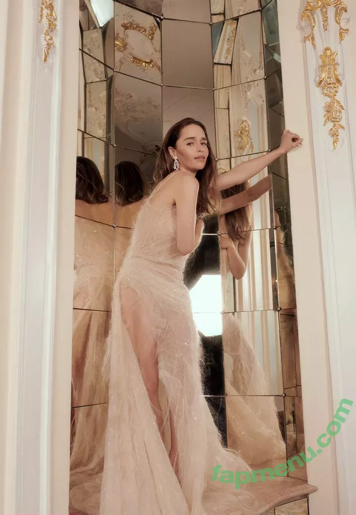 Emilia Clarke nude photo #1299 (clarkeyxo / emilia_clarke / emiliaclarke)