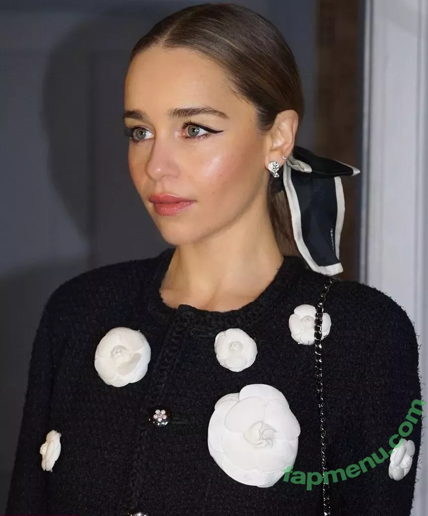 Emilia Clarke nude photo #1335 (clarkeyxo / emilia_clarke / emiliaclarke)