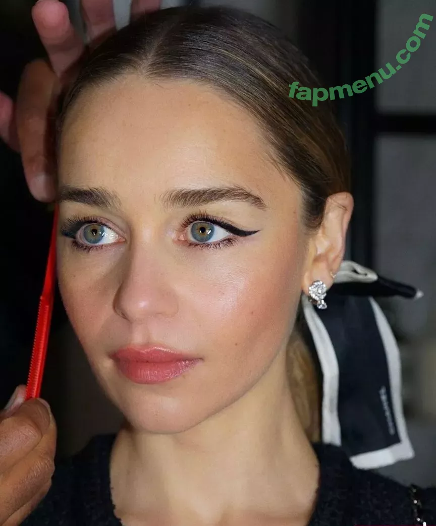 Emilia Clarke nude photo #1338 (clarkeyxo / emilia_clarke / emiliaclarke)