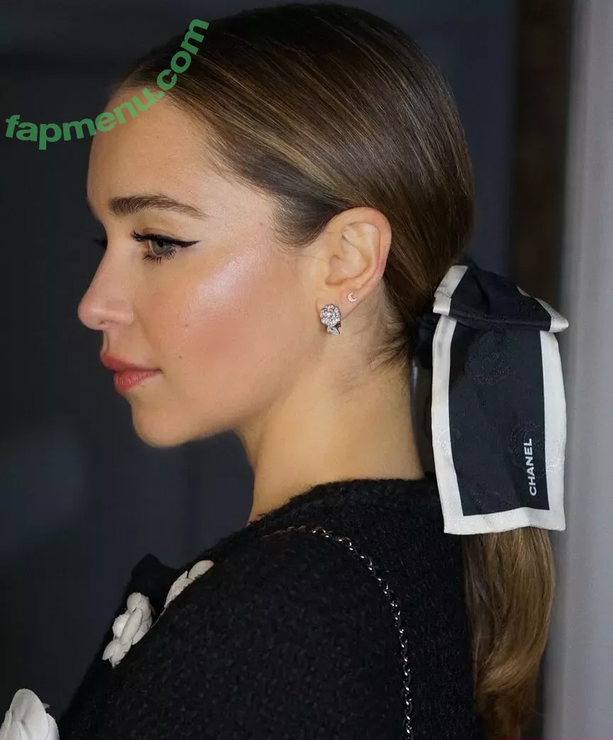 Emilia Clarke nude photo #1339 (clarkeyxo / emilia_clarke / emiliaclarke)