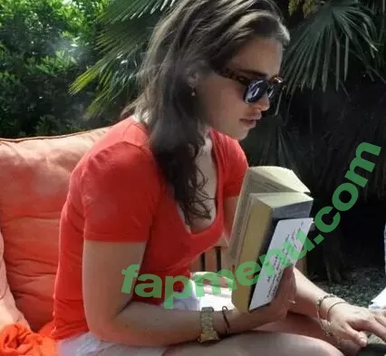 Emilia Clarke nude photo #1362 (clarkeyxo / emilia_clarke / emiliaclarke)