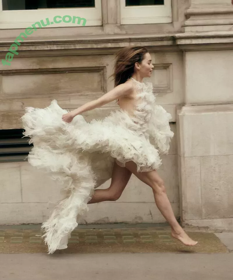 Emilia Clarke nude photo #1399 (clarkeyxo / emilia_clarke / emiliaclarke)