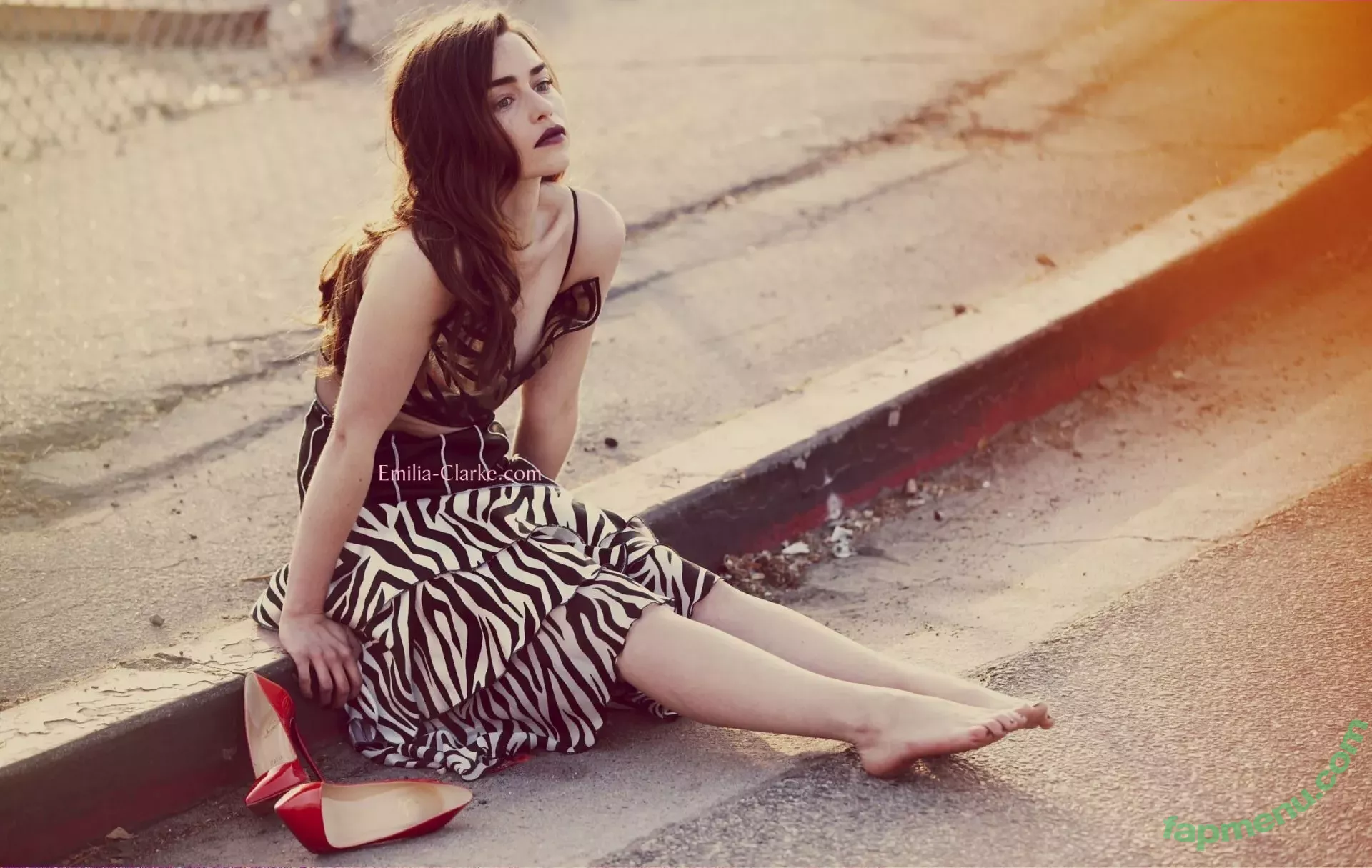 Emilia Clarke nude photo #1408 (clarkeyxo / emilia_clarke / emiliaclarke)