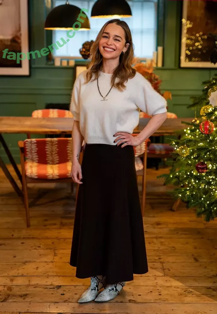 Emilia Clarke nude photo #1415 (clarkeyxo / emilia_clarke / emiliaclarke)