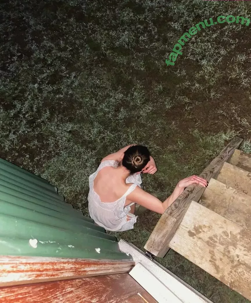 Emilia Clarke nude photo #1423 (clarkeyxo / emilia_clarke / emiliaclarke)