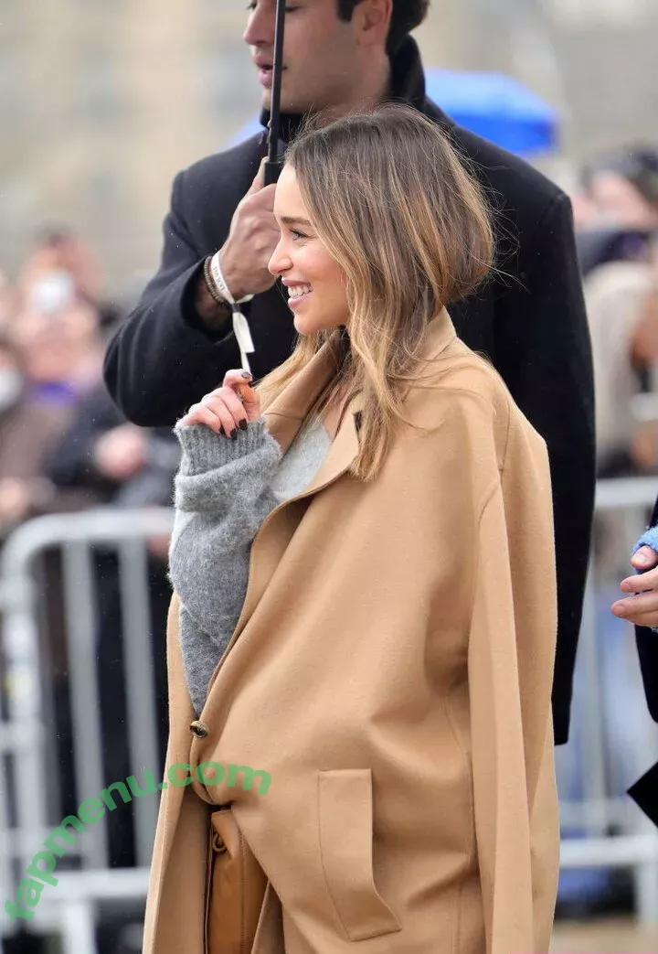 Emilia Clarke nude photo #1438 (clarkeyxo / emilia_clarke / emiliaclarke)