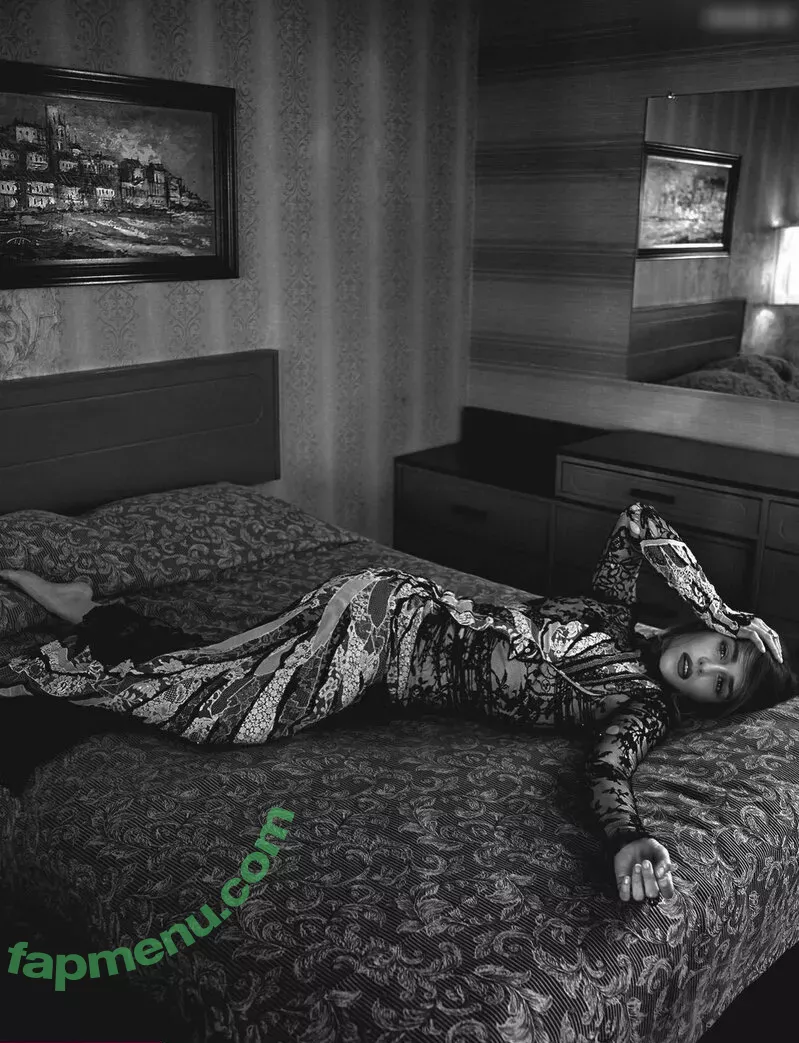 Emilia Clarke nude photo #1538 (clarkeyxo / emilia_clarke / emiliaclarke)