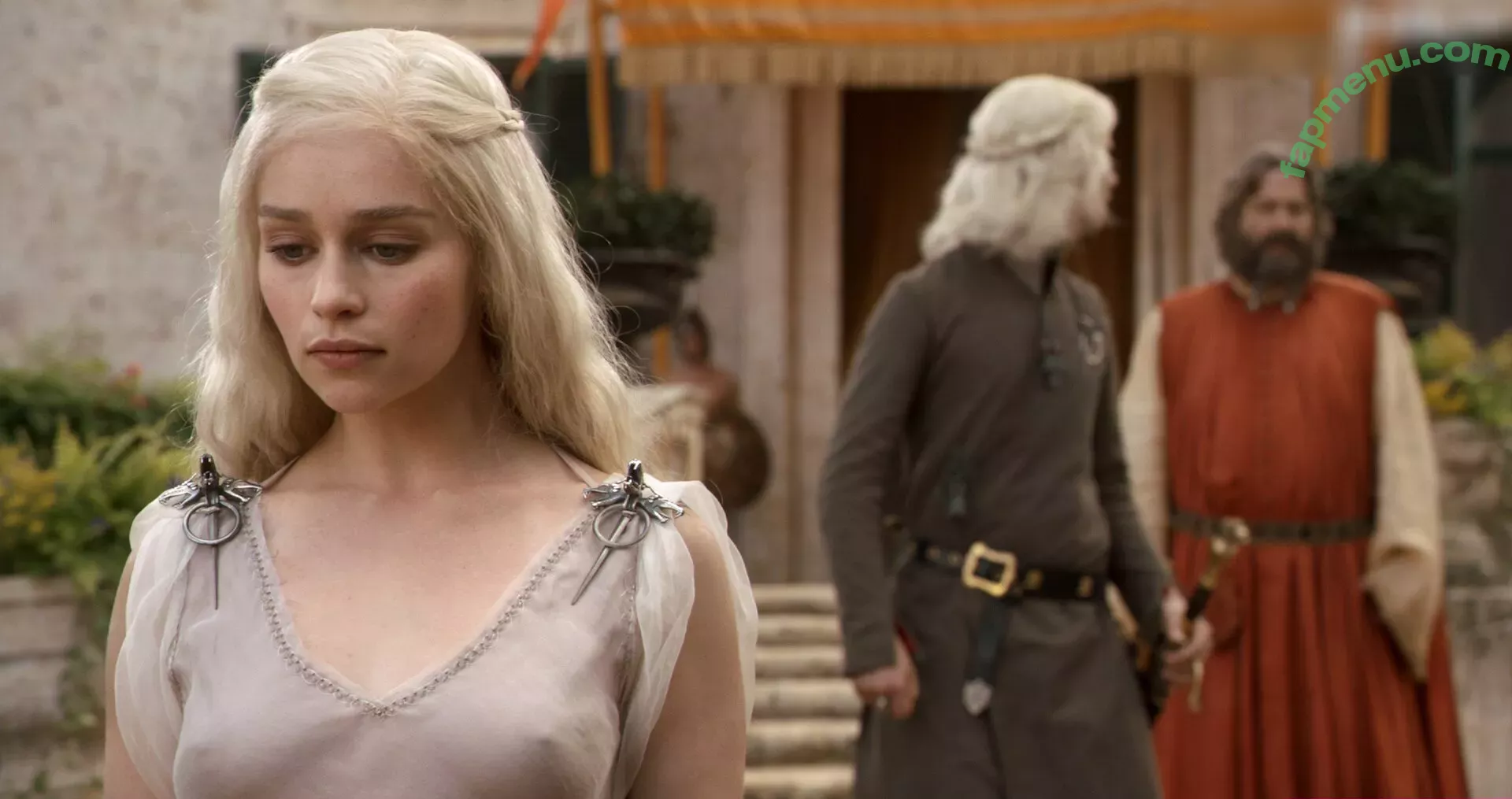 Emilia Clarke nude photo #1597 (clarkeyxo / emilia_clarke / emiliaclarke)