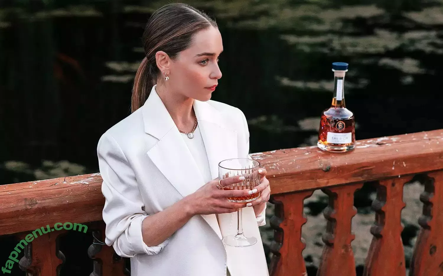 Emilia Clarke nude photo #1650 (clarkeyxo / emilia_clarke / emiliaclarke)