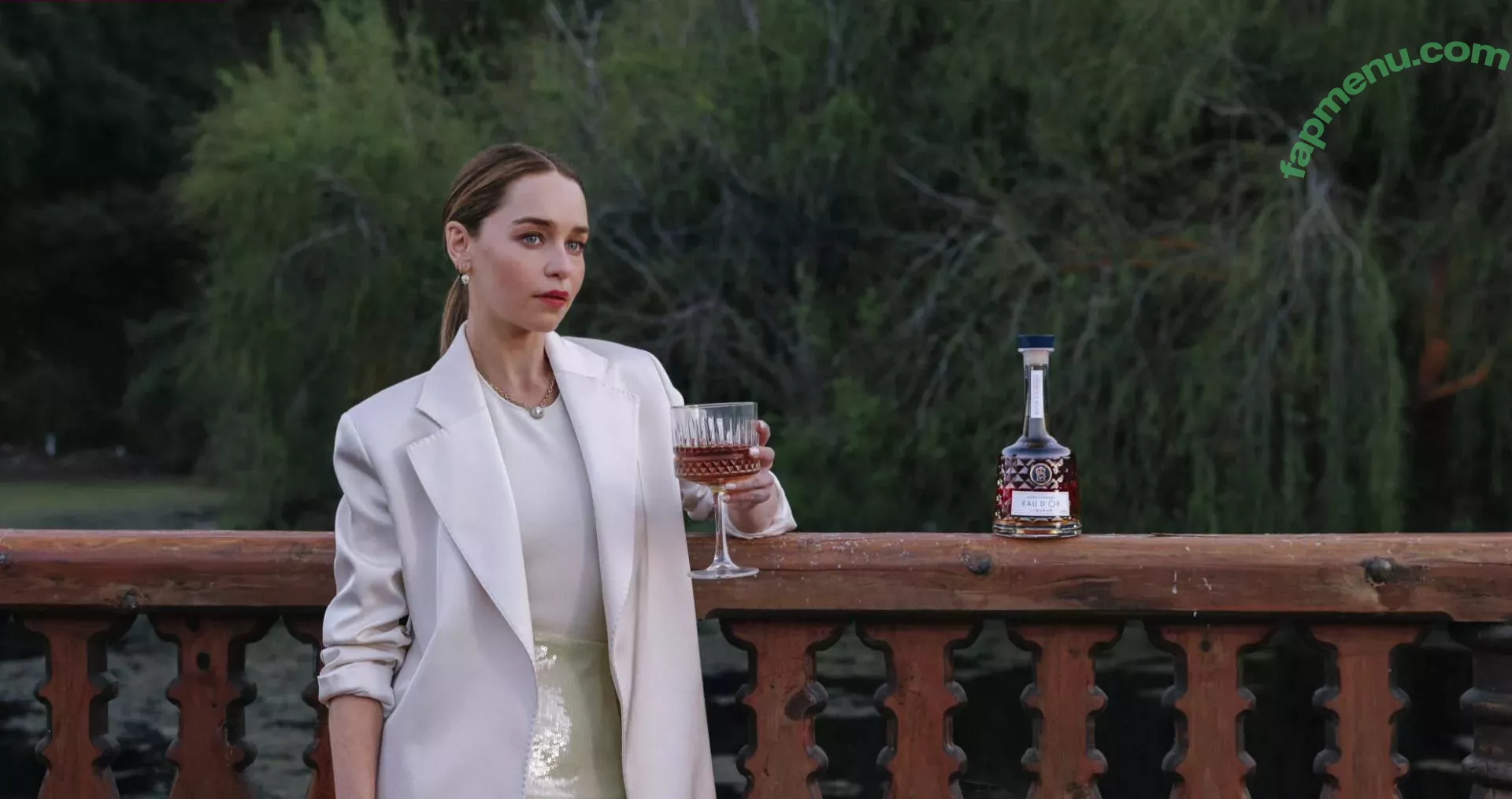 Emilia Clarke nude photo #1651 (clarkeyxo / emilia_clarke / emiliaclarke)