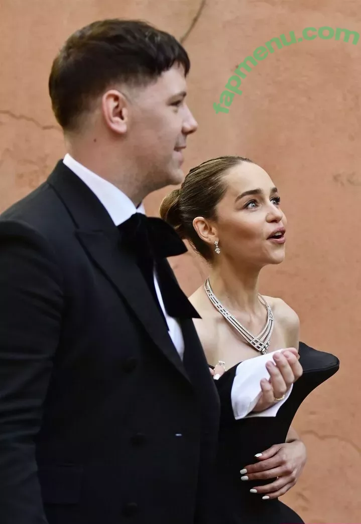 Emilia Clarke nude photo #1659 (clarkeyxo / emilia_clarke / emiliaclarke)