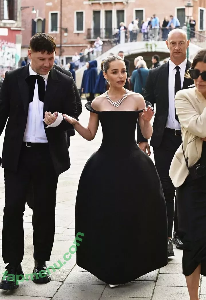 Emilia Clarke nude photo #1660 (clarkeyxo / emilia_clarke / emiliaclarke)