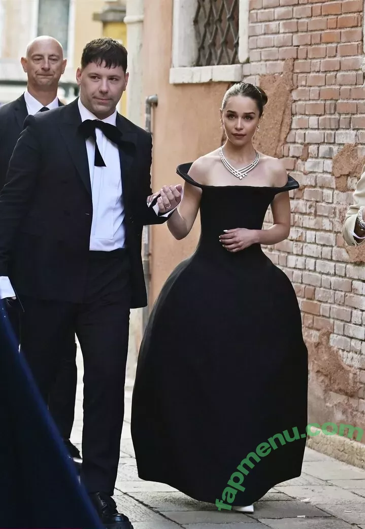 Emilia Clarke nude photo #1661 (clarkeyxo / emilia_clarke / emiliaclarke)