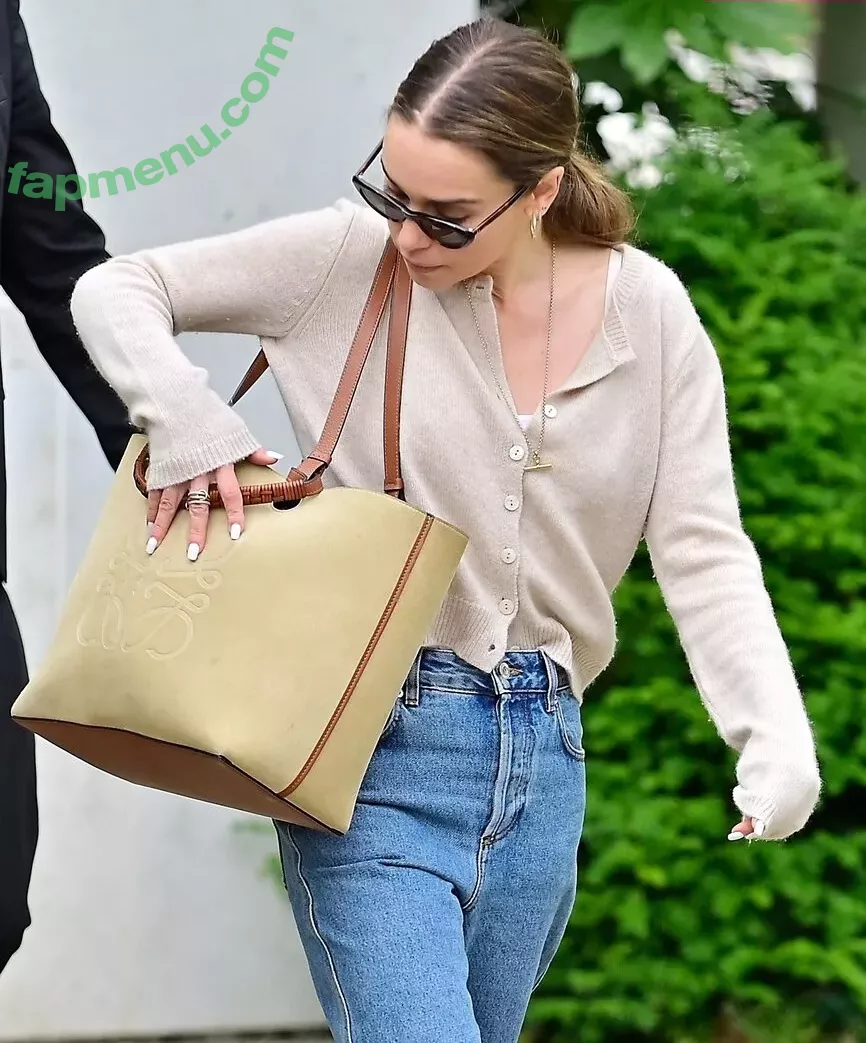 Emilia Clarke nude photo #1667 (clarkeyxo / emilia_clarke / emiliaclarke)