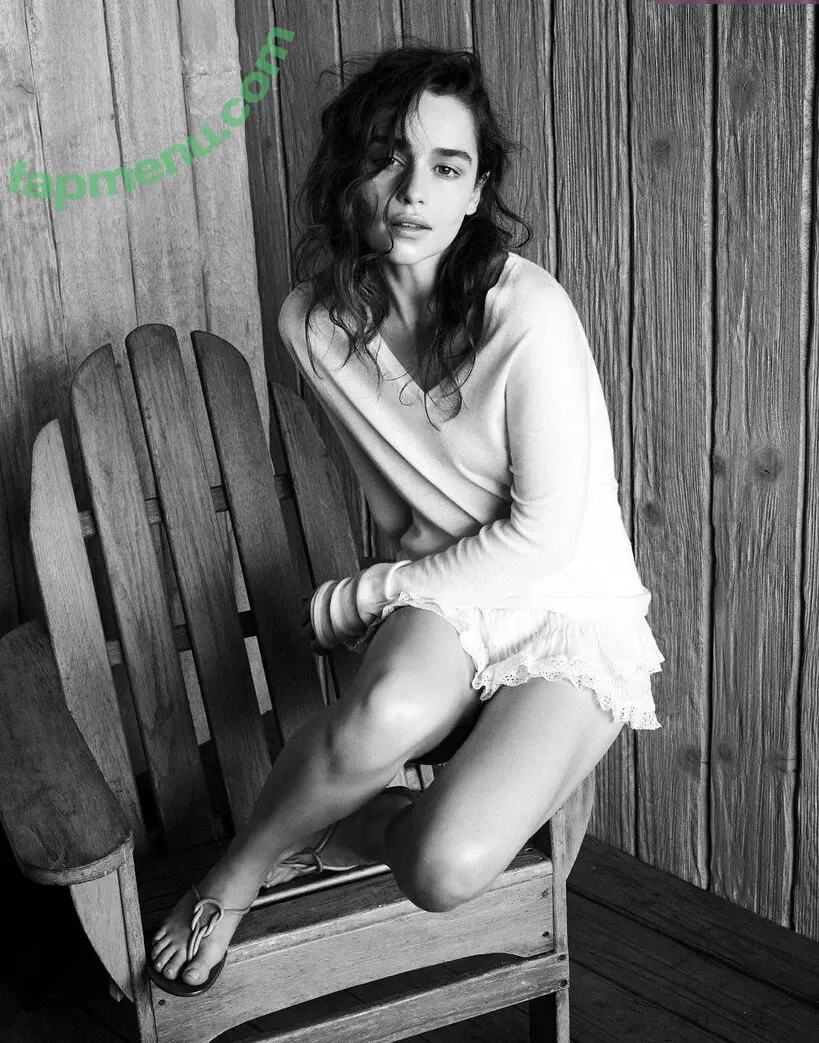 Emilia Clarke nude photo #1684 (clarkeyxo / emilia_clarke / emiliaclarke)