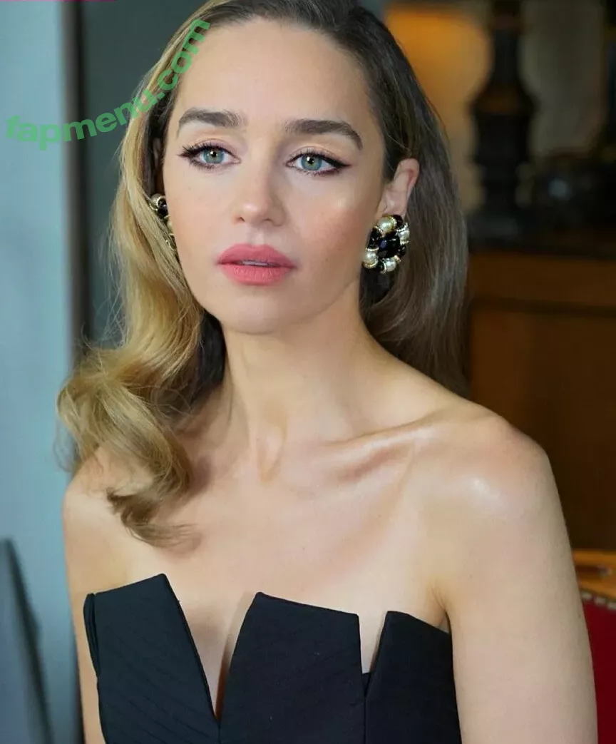 Emilia Clarke nude photo #1776 (clarkeyxo / emilia_clarke / emiliaclarke)