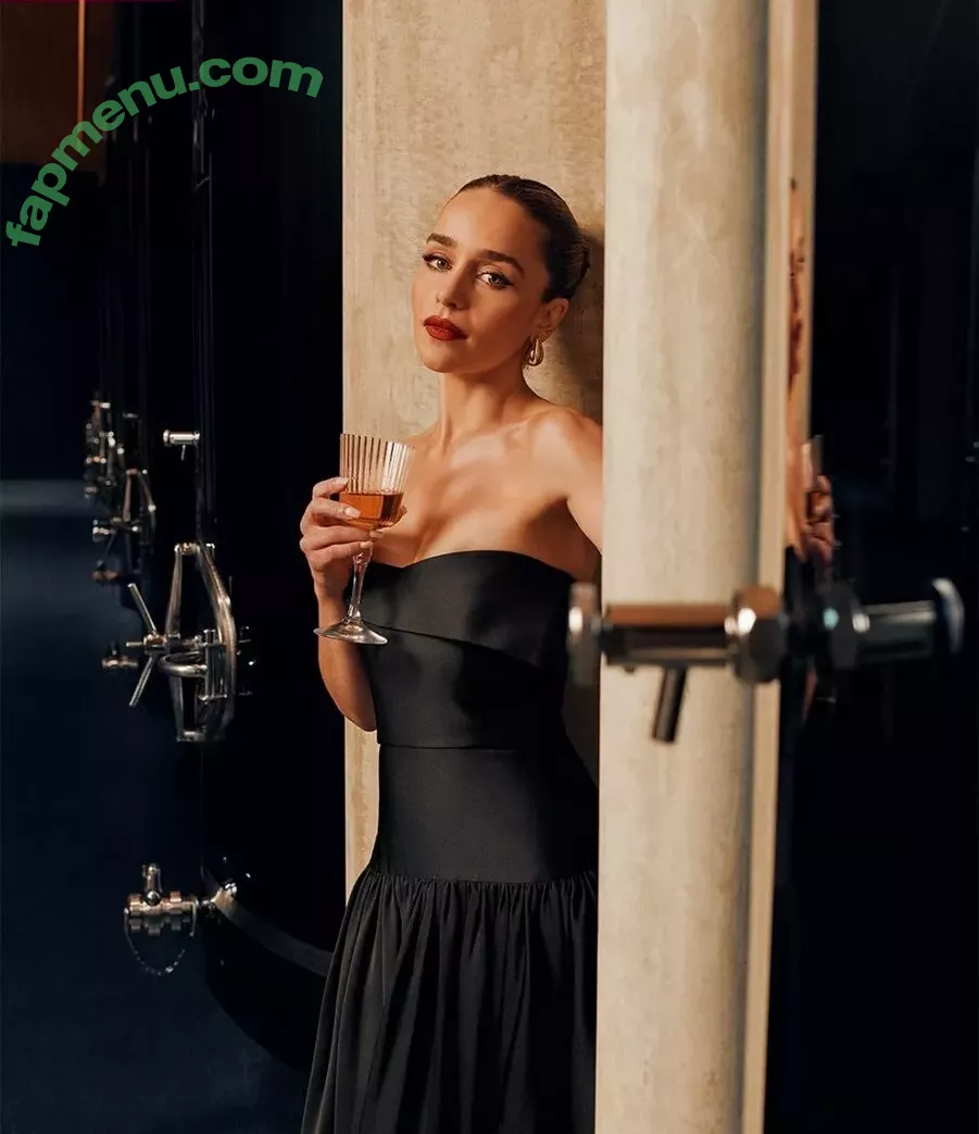 Emilia Clarke nude photo #1777 (clarkeyxo / emilia_clarke / emiliaclarke)