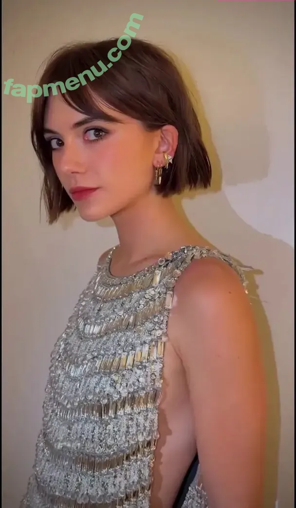 Emilia Jones nude photo #0392 (emiliajonesy)