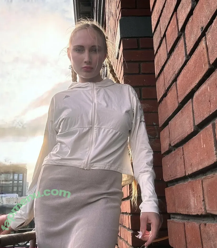 emilia.tt nude photo #0106 (emiliaa.tt)