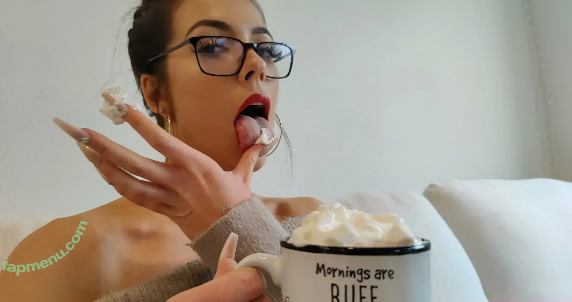 emilia.xo nude photo #0050 (emiliaxocosmetics)