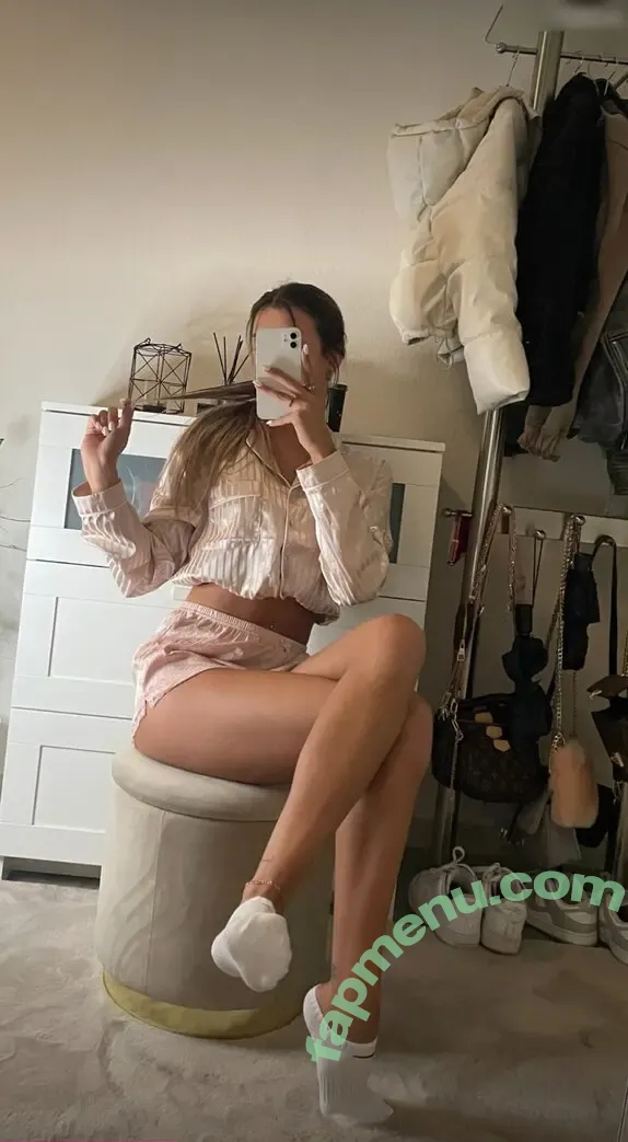 emiliaaa.rose nude photo #0100 (emilia.roseee)